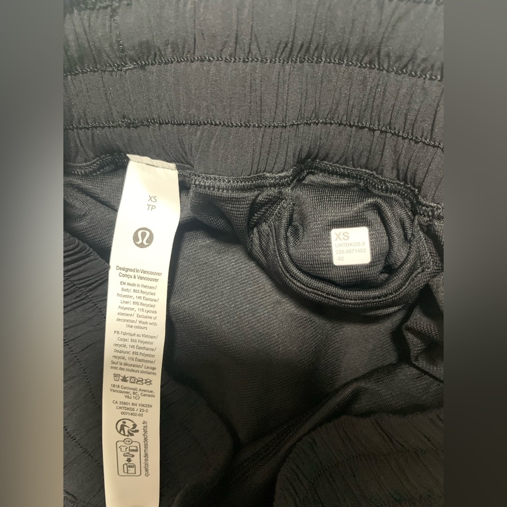 Lululemon NWT Shake It Out High-Rise Running Short 2.5" size XS Black - Picture 3 of 13